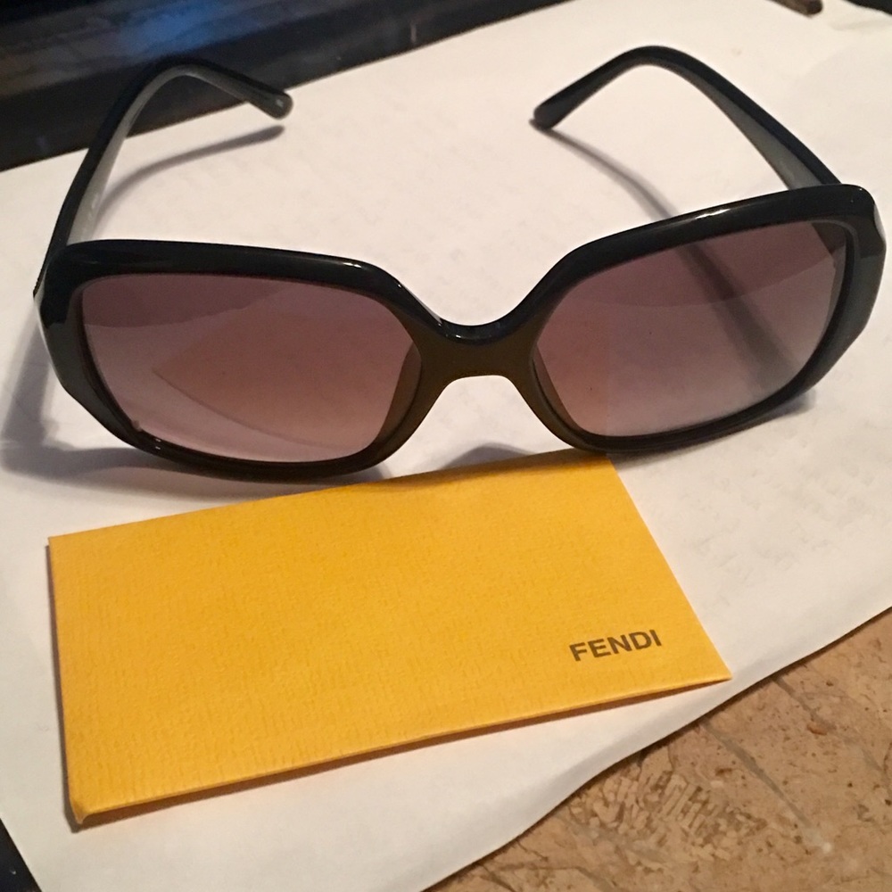 Authentic fendi Sunglasses brand new beautiful